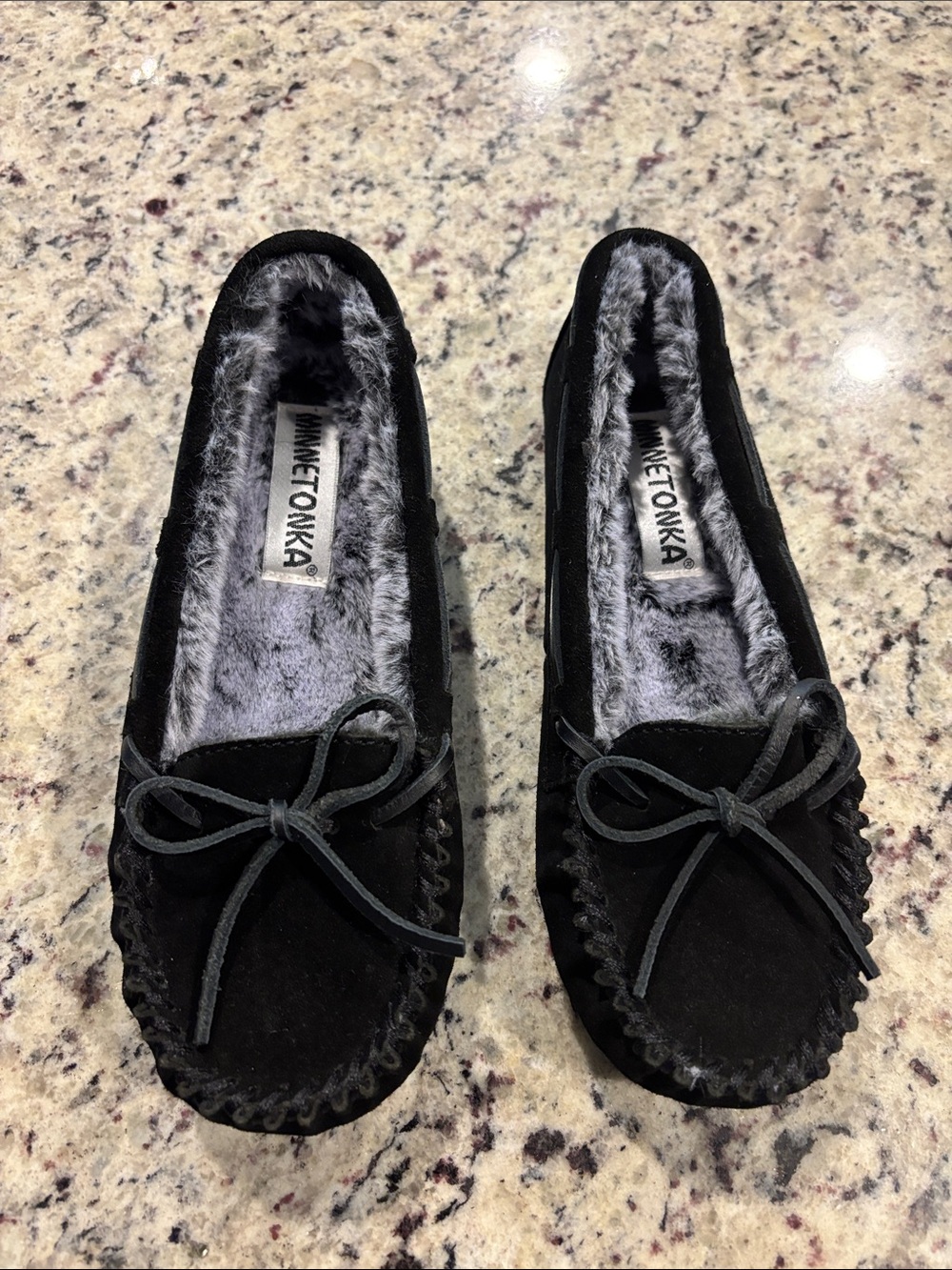 NWOB Minnetonka Black Suede Britt Trapper Slipper Size 6